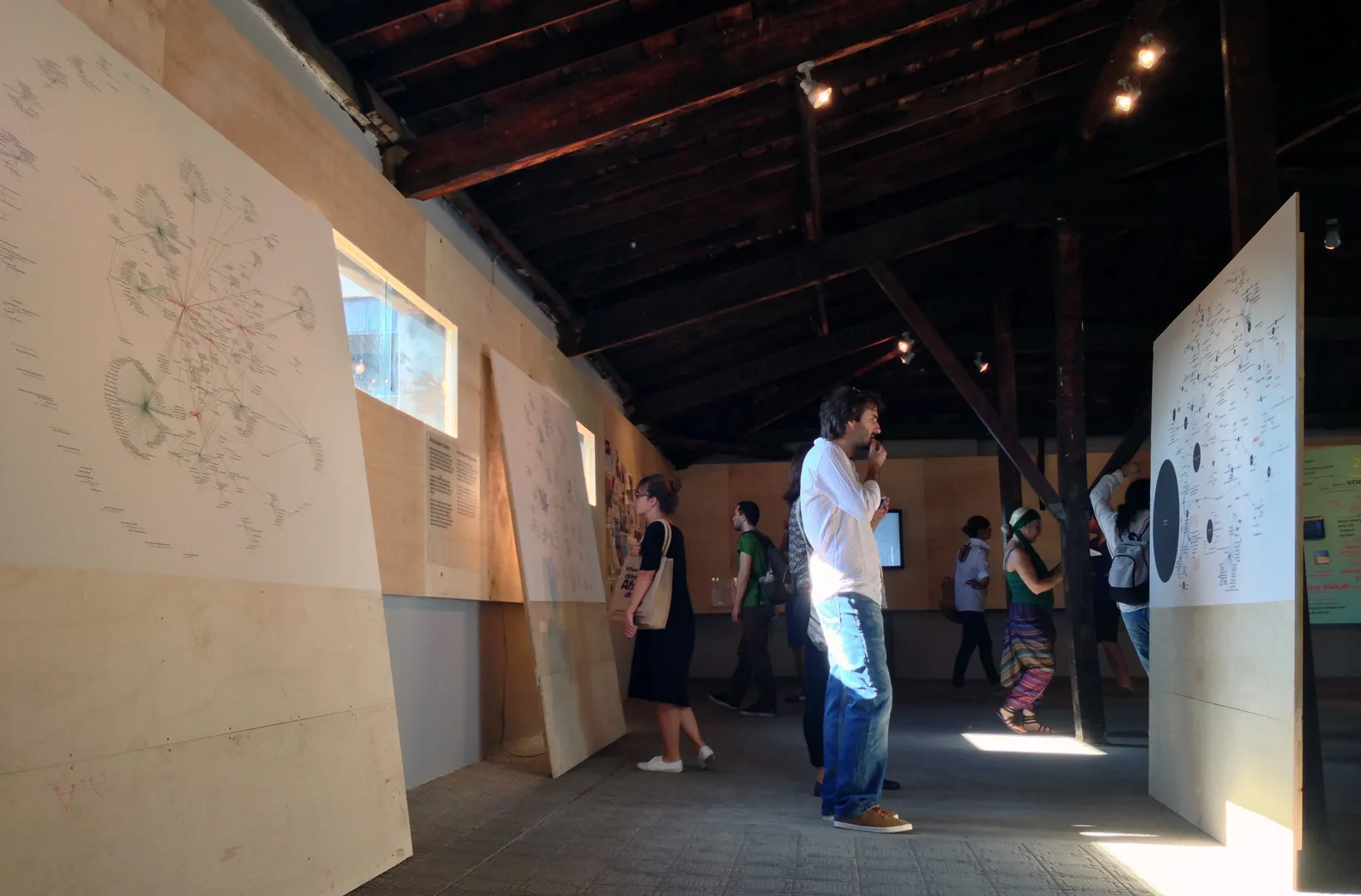 mulksuzlestirme-sergi-13-istanbul-bienali-2.jpg